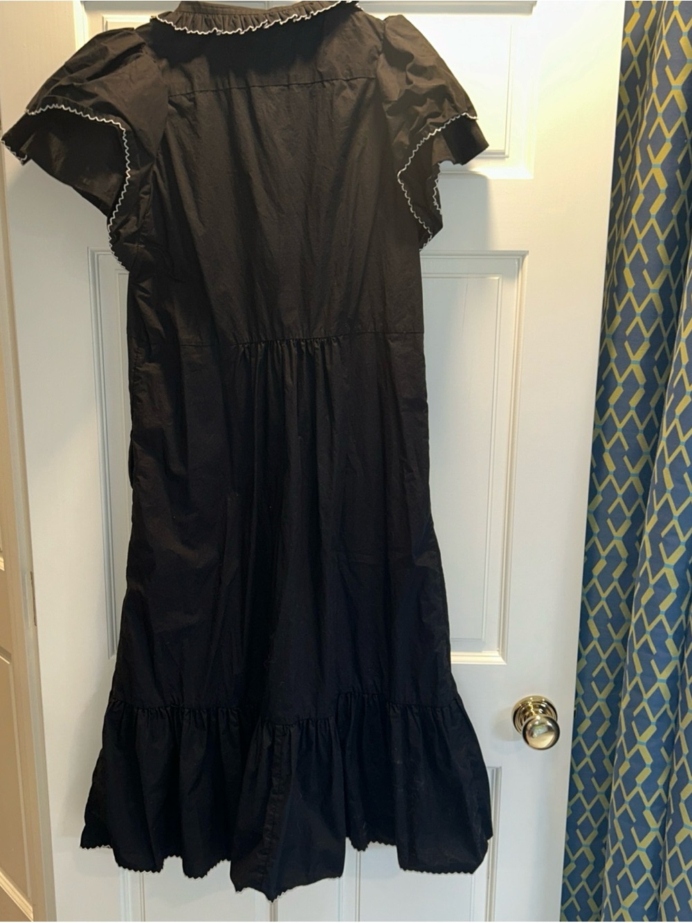 Tuckernuck Alice Black Scalloped-Trim Midi Dress Sz L Cotton Flutter Sleeve - Picture 2 of 6